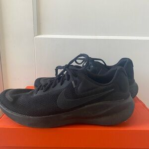 Nike Revolution 7